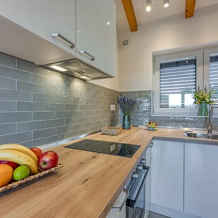 Lavanda - Cozy With Heating * Tinjan