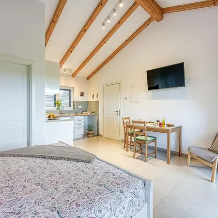 Lavanda - Cozy With Heating * Tinjan